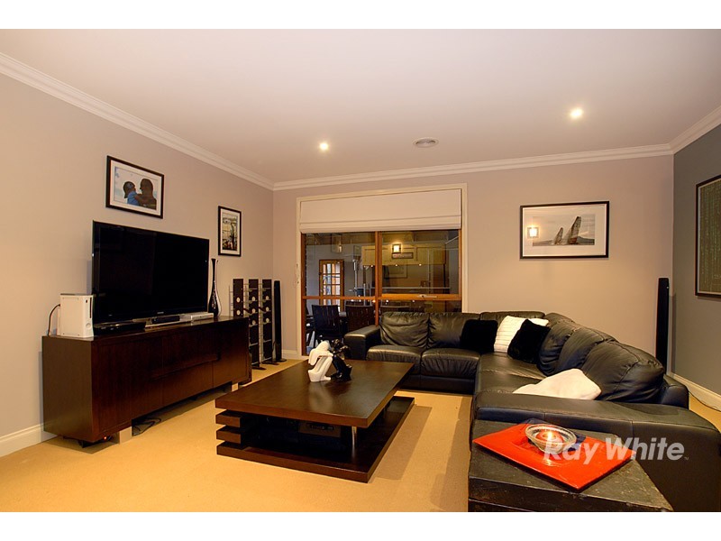 4 St Ives Drive, Narre Warren South VIC 3805