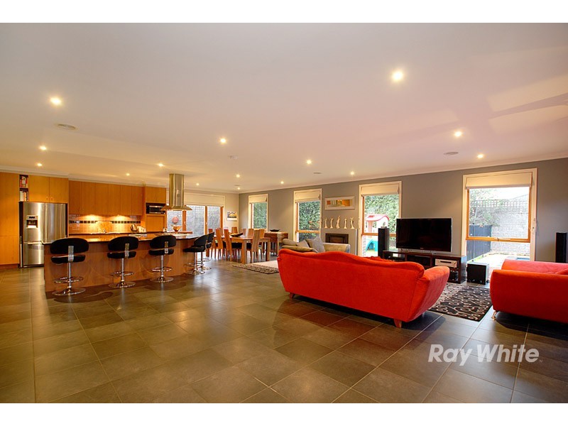 4 St Ives Drive, Narre Warren South VIC 3805