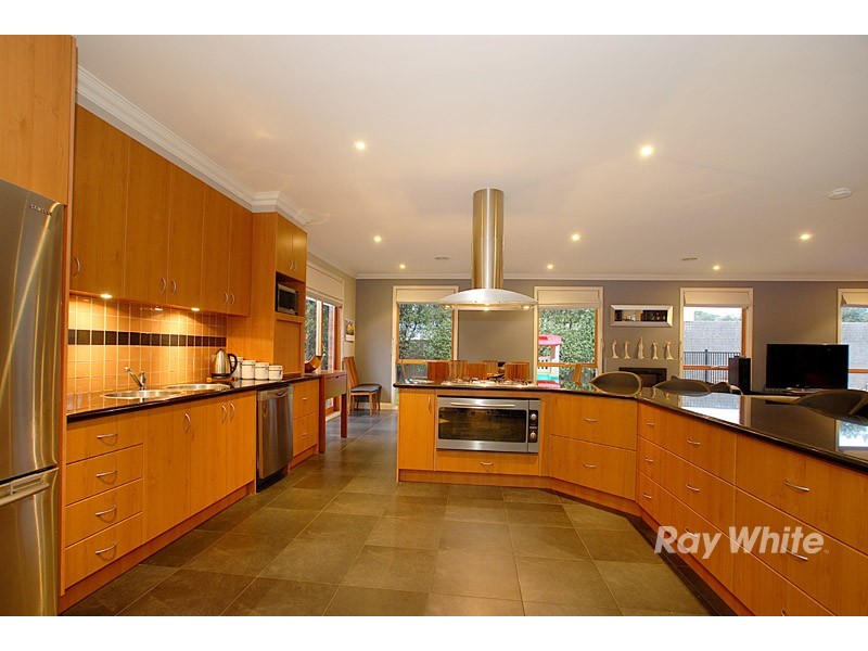 4 St Ives Drive, Narre Warren South VIC 3805