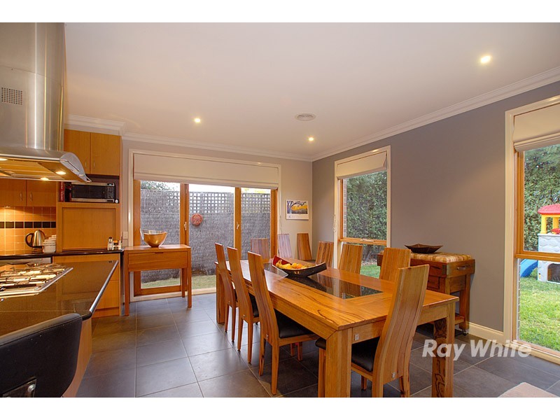 4 St Ives Drive, Narre Warren South VIC 3805