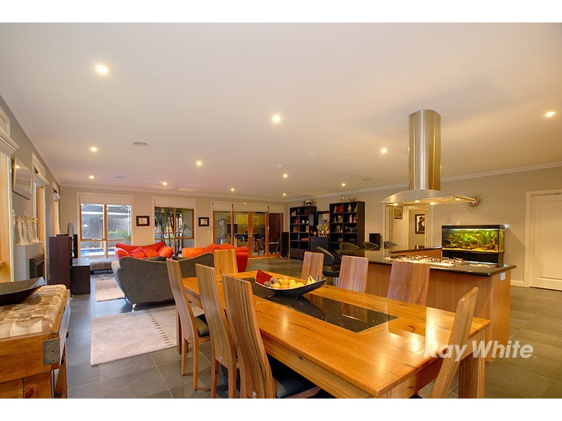 4 St Ives Drive, Narre Warren South VIC 3805