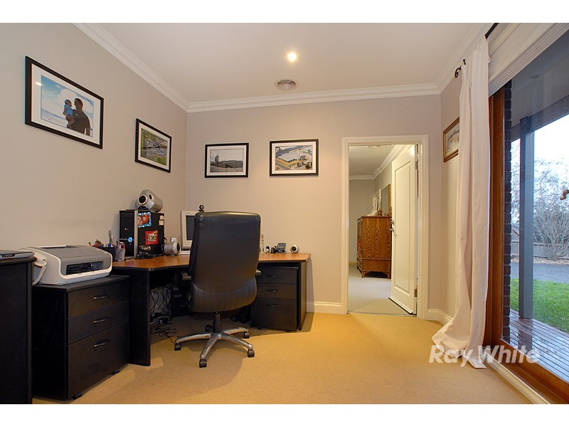 4 St Ives Drive, Narre Warren South VIC 3805