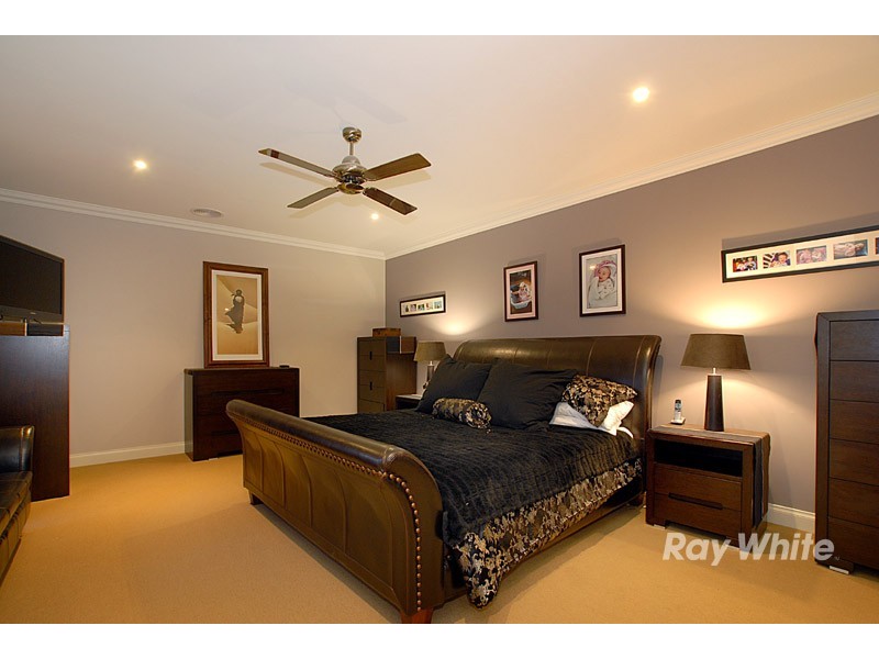 4 St Ives Drive, Narre Warren South VIC 3805