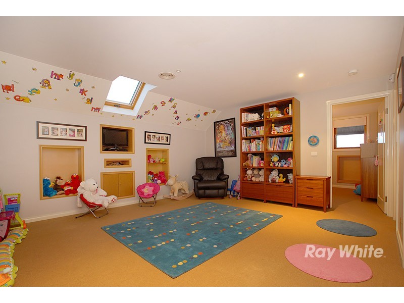 4 St Ives Drive, Narre Warren South VIC 3805