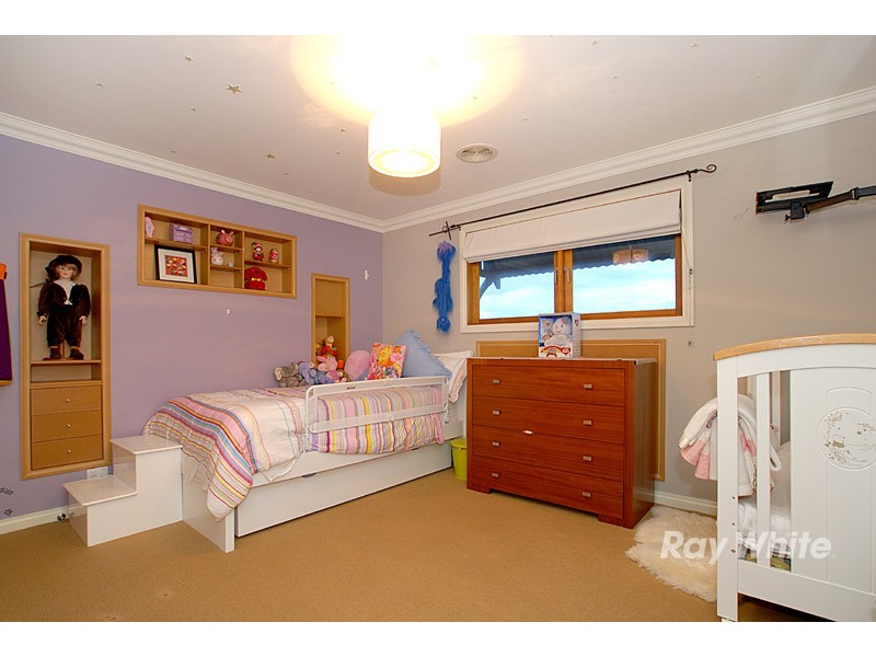 4 St Ives Drive, Narre Warren South VIC 3805