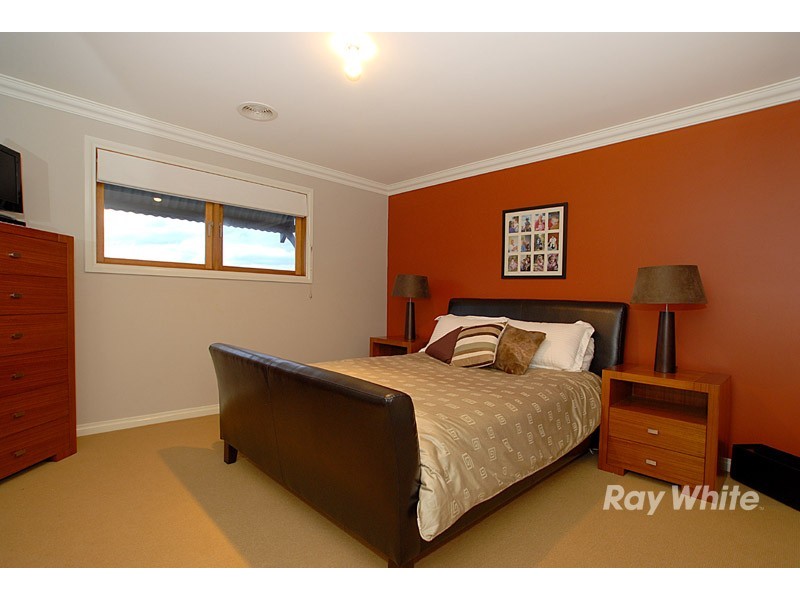 4 St Ives Drive, Narre Warren South VIC 3805