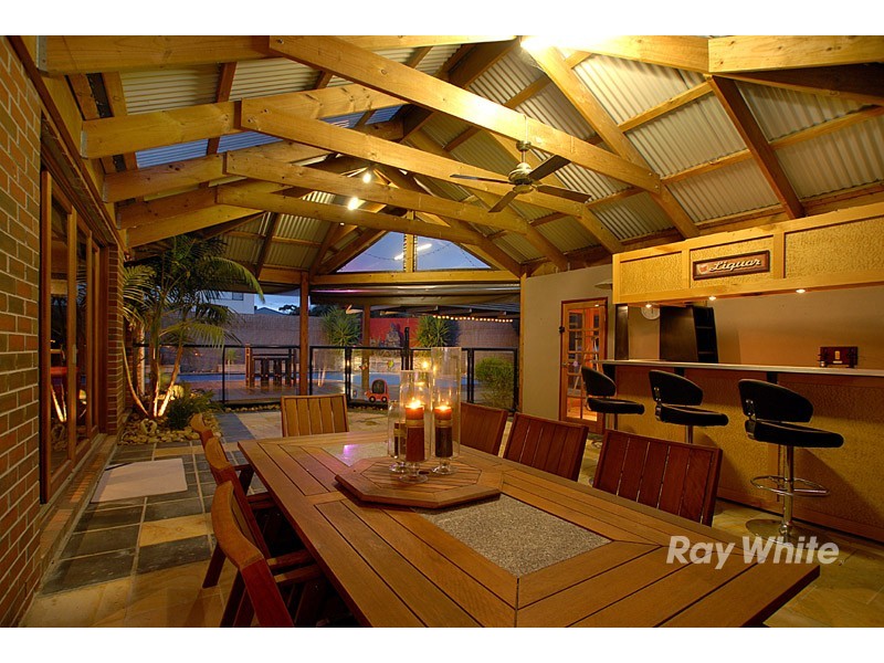 4 St Ives Drive, Narre Warren South VIC 3805