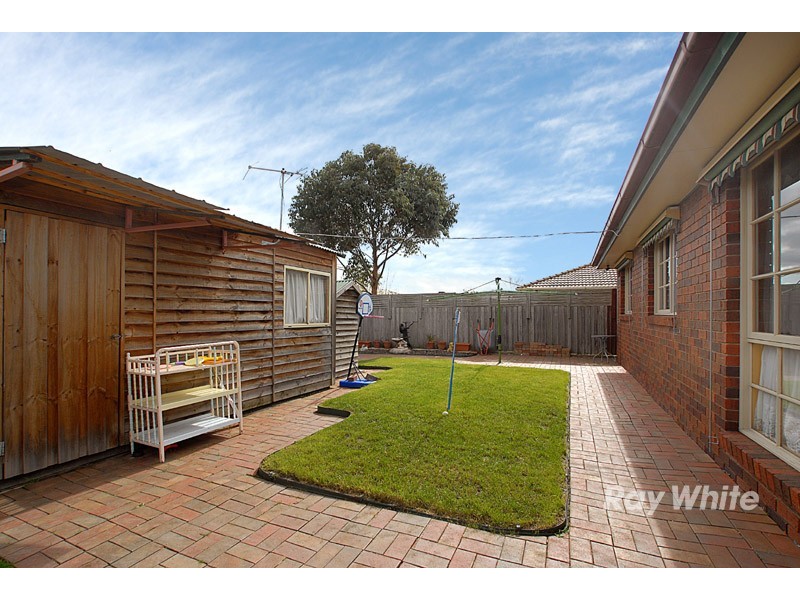 15 Sneddon Drive, Narre Warren South VIC 3805