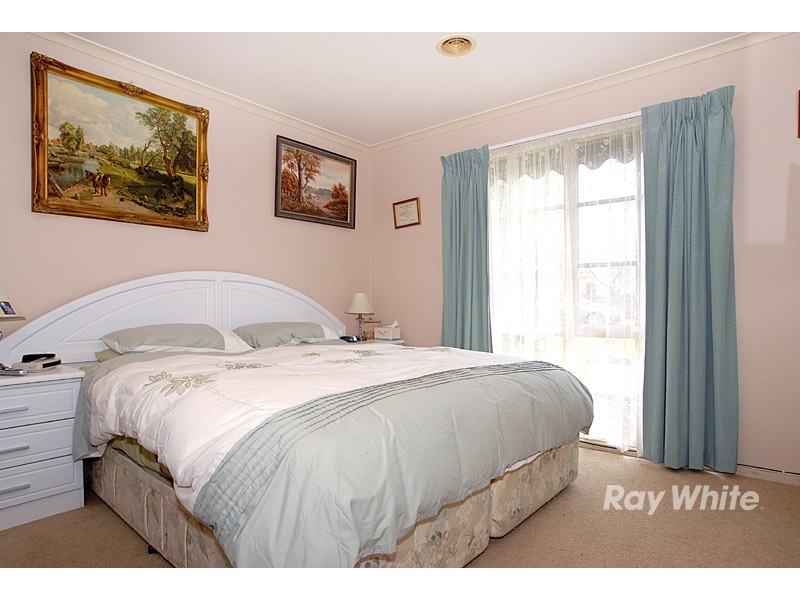 15 Sneddon Drive, Narre Warren South VIC 3805