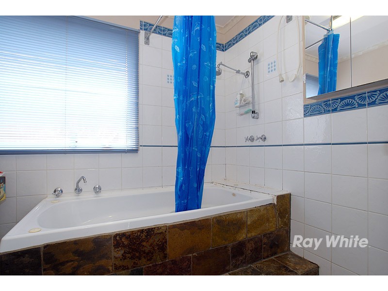 15 Sneddon Drive, Narre Warren South VIC 3805