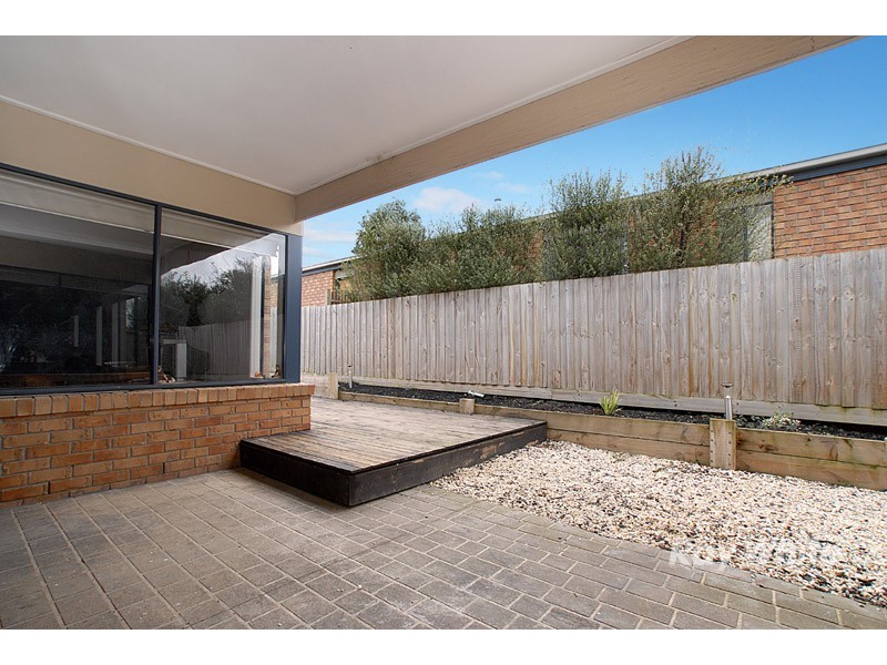 73 Earlsfield Drive, Berwick VIC 3806