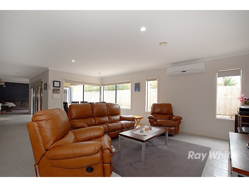 73 Earlsfield Drive, Berwick VIC 3806