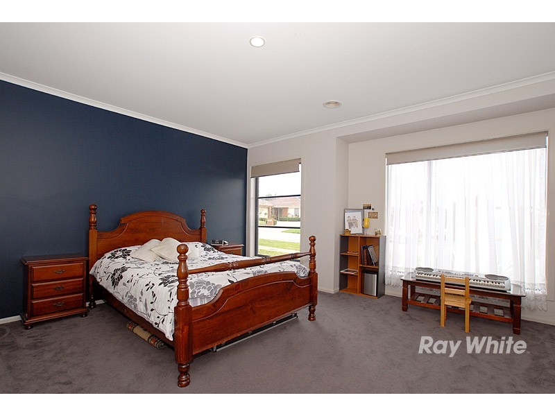 73 Earlsfield Drive, Berwick VIC 3806