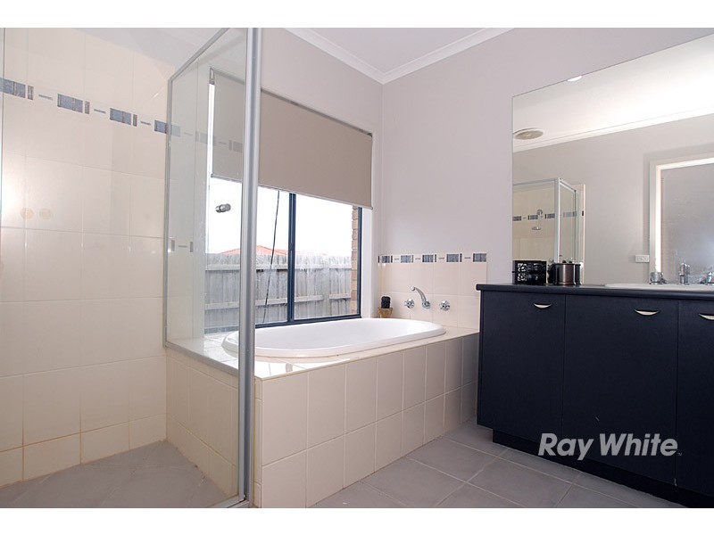 73 Earlsfield Drive, Berwick VIC 3806