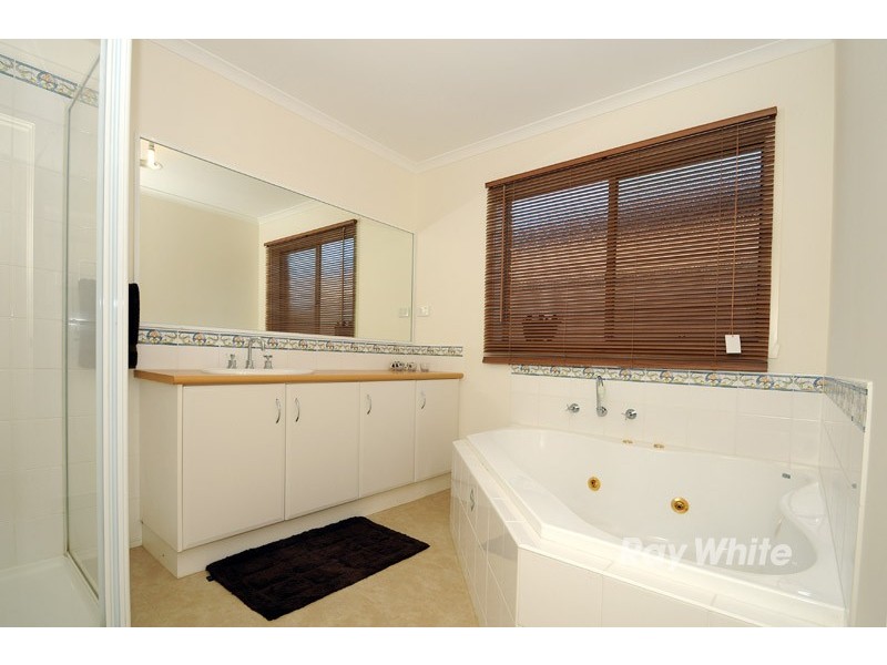 41 Eucumbene Drive, Berwick VIC 3806