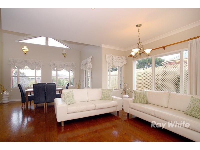 36 Allunga Parade, Berwick VIC 3806