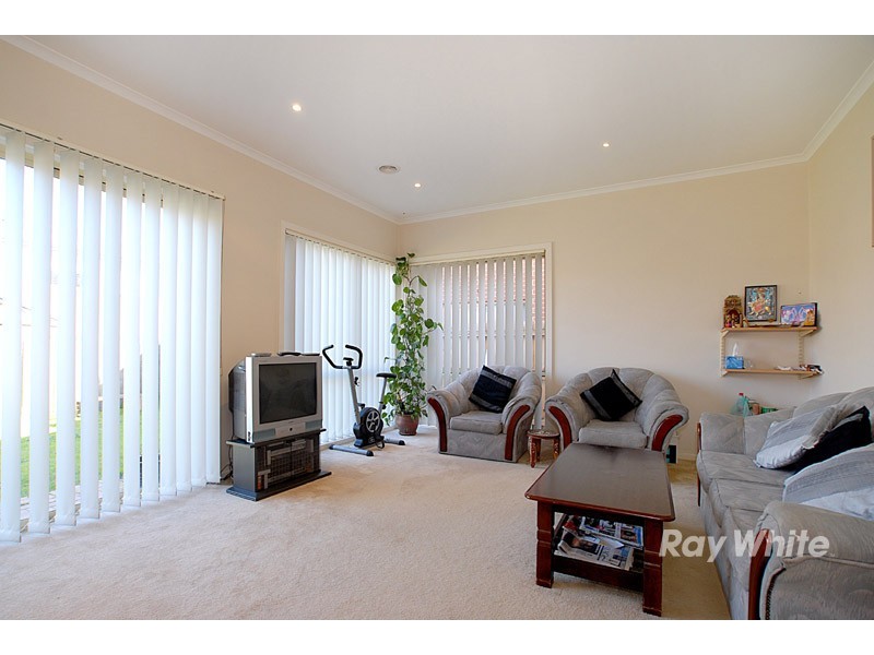9 Majestic Boulevard, Cranbourne VIC 3977