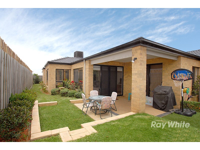 19 Locarno Place, Narre Warren South VIC 3805