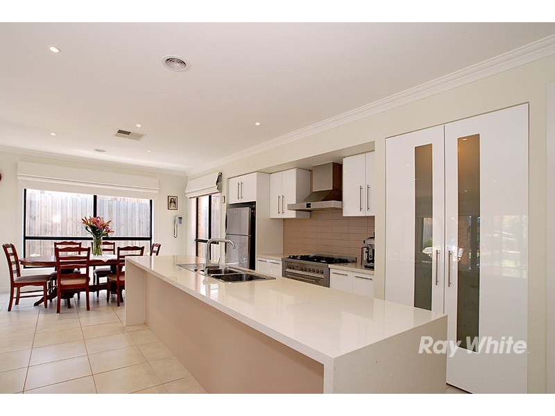 19 Locarno Place, Narre Warren South VIC 3805