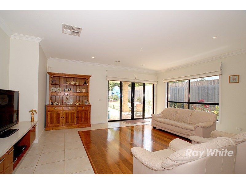 19 Locarno Place, Narre Warren South VIC 3805