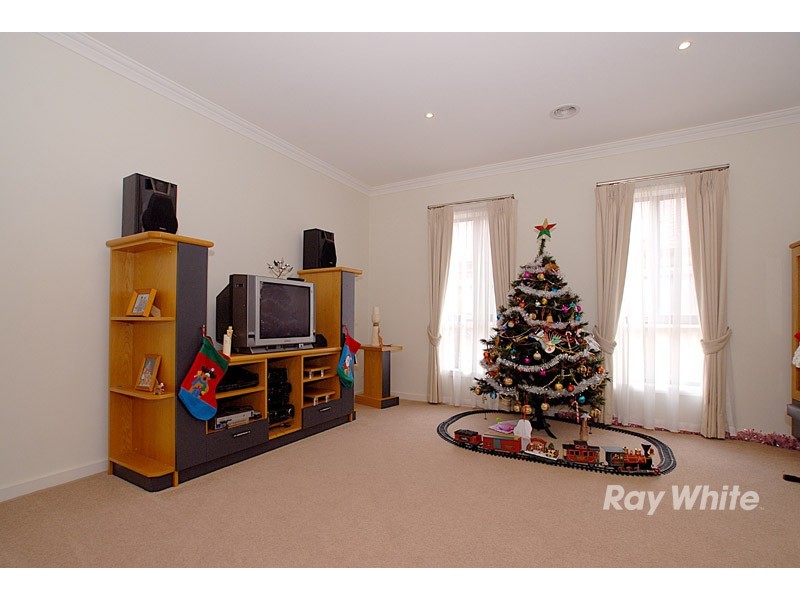 19 Locarno Place, Narre Warren South VIC 3805