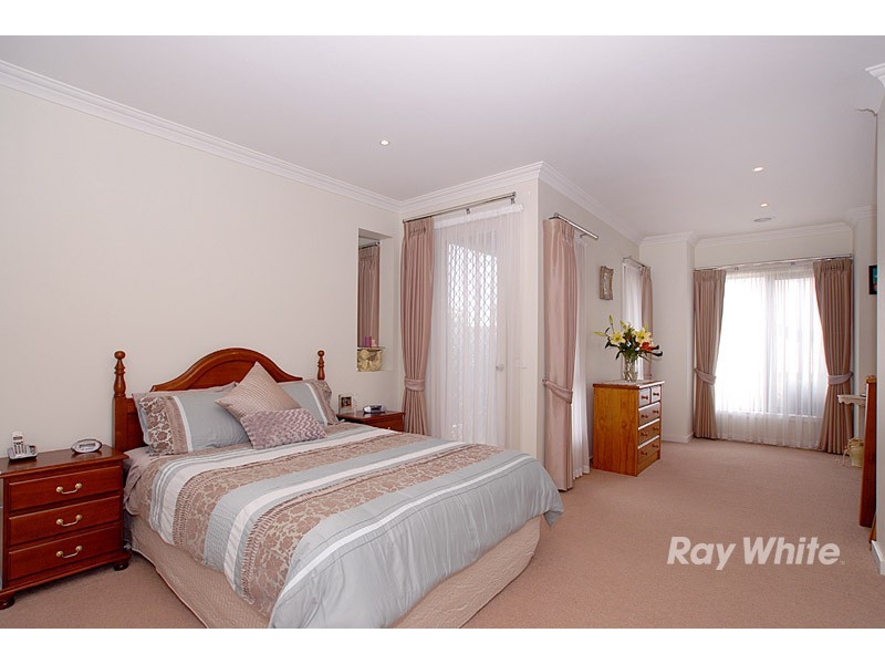 19 Locarno Place, Narre Warren South VIC 3805