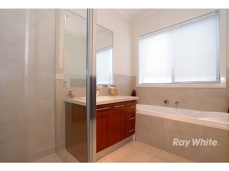 19 Locarno Place, Narre Warren South VIC 3805