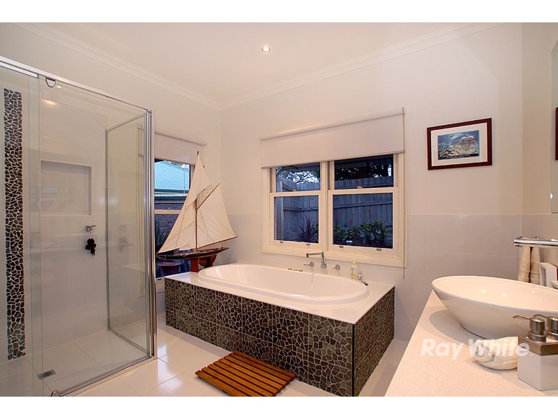 11 Ferncroft Court, Berwick VIC 3806