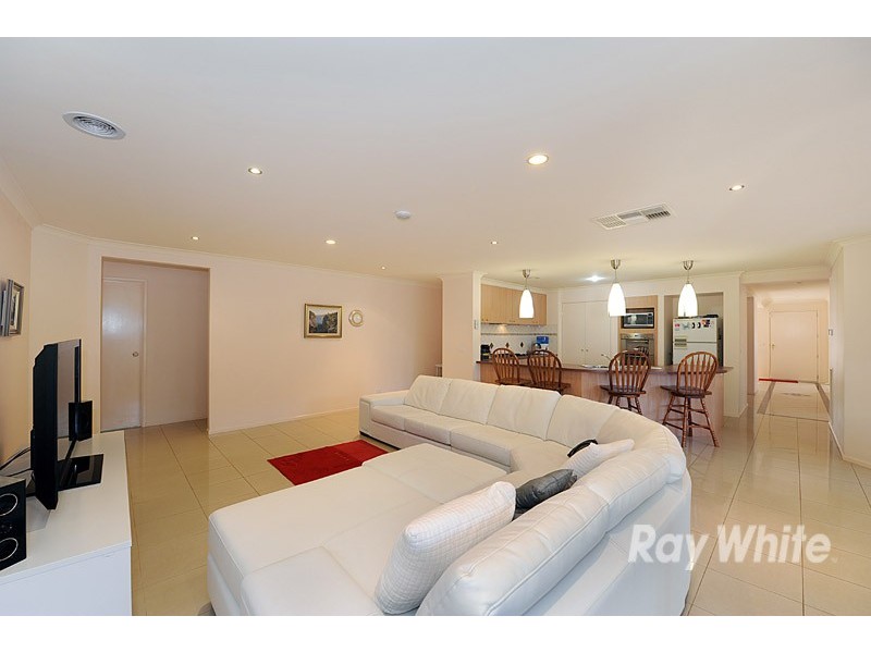 19 Meadowlands Way, Berwick VIC 3806