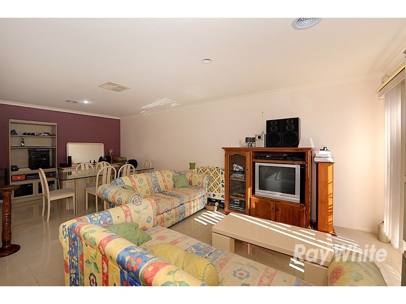 19 Meadowlands Way, Berwick VIC 3806