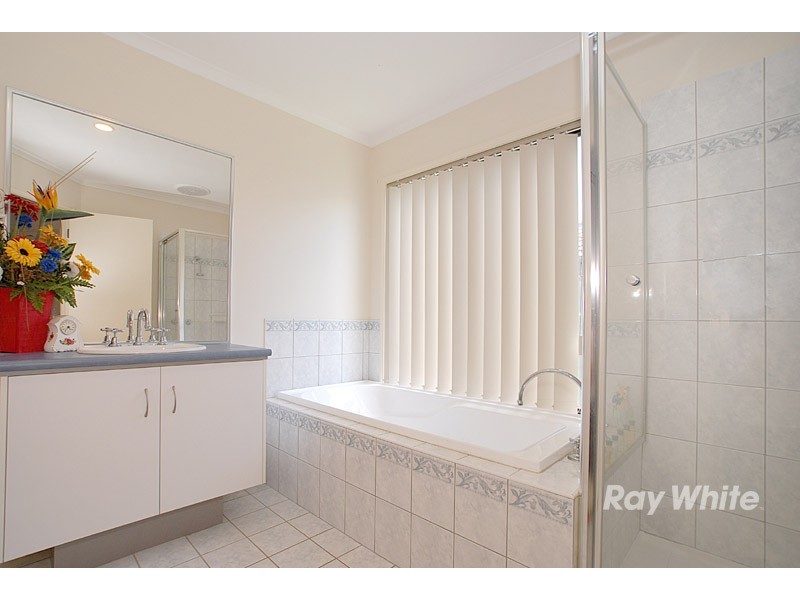 6 Pendulum Place, Berwick VIC 3806
