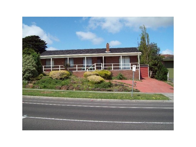 8 Daniel Solander Drive, Endeavour Hills VIC 3802