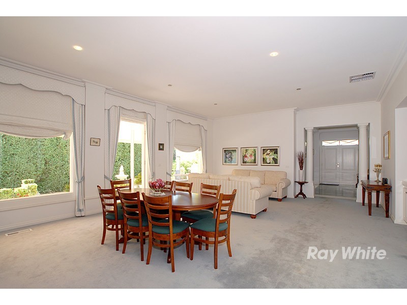 9 Tuileries Rise, Narre Warren South VIC 3805