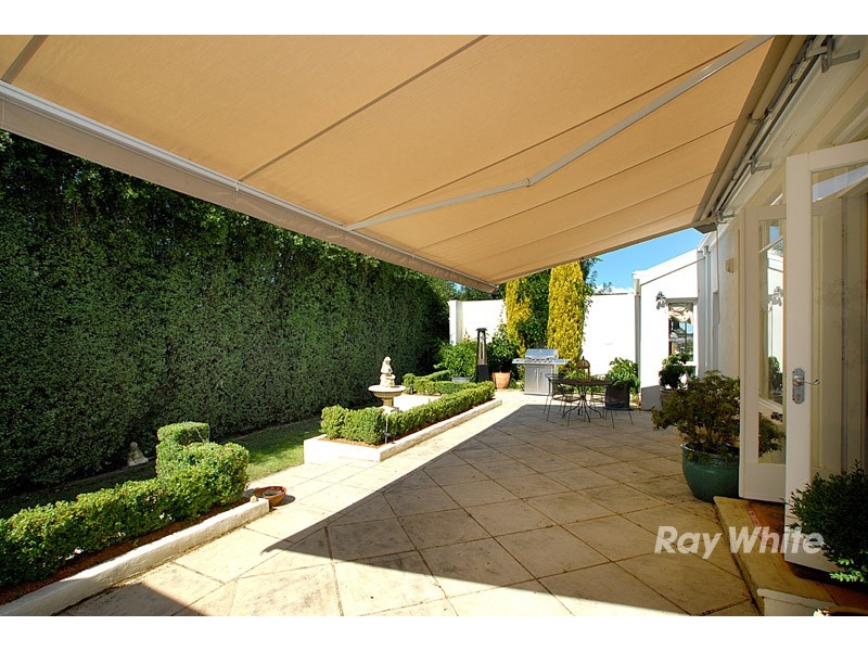 9 Tuileries Rise, Narre Warren South VIC 3805