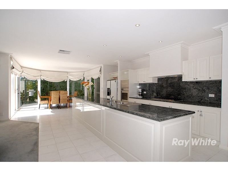 9 Tuileries Rise, Narre Warren South VIC 3805