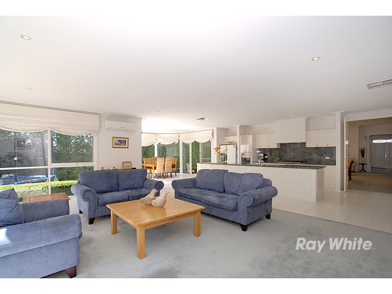 9 Tuileries Rise, Narre Warren South VIC 3805