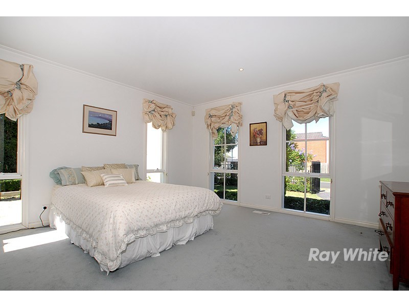 9 Tuileries Rise, Narre Warren South VIC 3805