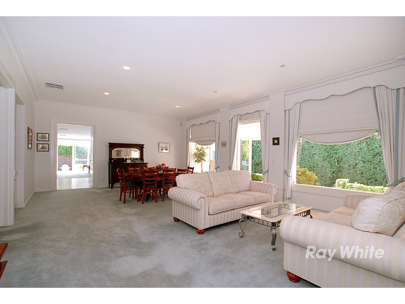 9 Tuileries Rise, Narre Warren South VIC 3805