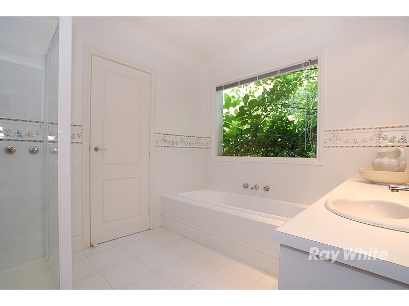 9 Tuileries Rise, Narre Warren South VIC 3805