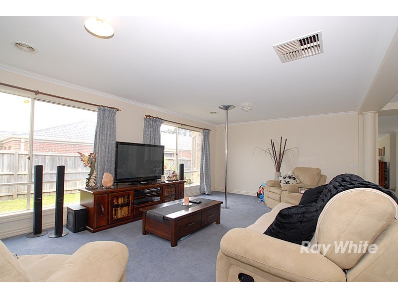 33 Hammerwood Green, Beaconsfield VIC 3807