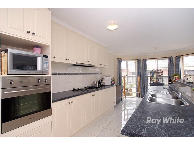 33 Hammerwood Green, Beaconsfield VIC 3807