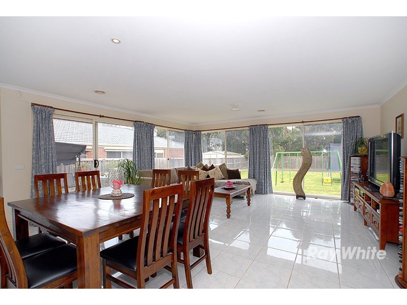 33 Hammerwood Green, Beaconsfield VIC 3807