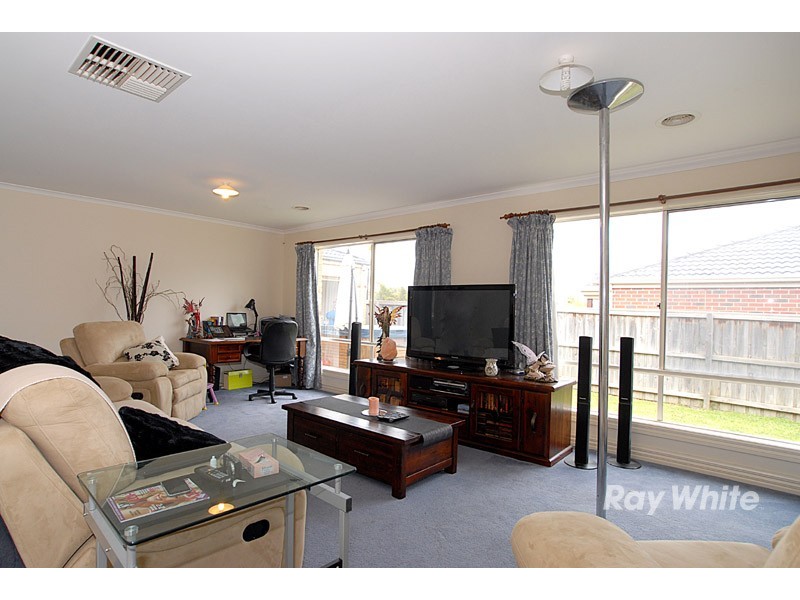 33 Hammerwood Green, Beaconsfield VIC 3807