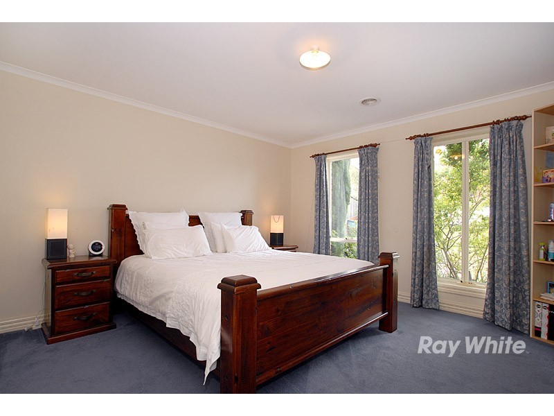 33 Hammerwood Green, Beaconsfield VIC 3807