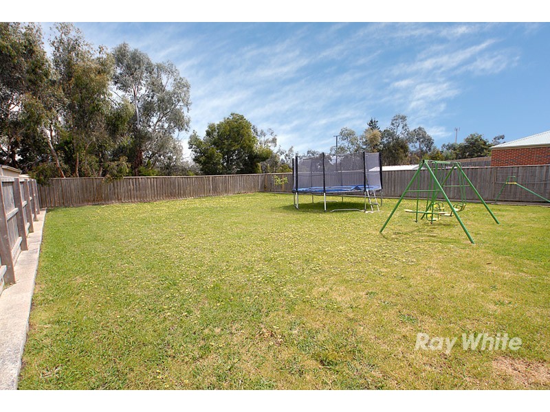 33 Hammerwood Green, Beaconsfield VIC 3807