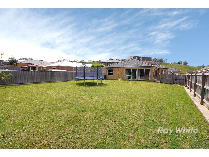 33 Hammerwood Green, Beaconsfield VIC 3807