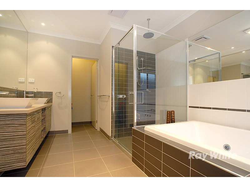 197 Linsell Boulevard, Cranbourne East VIC 3977