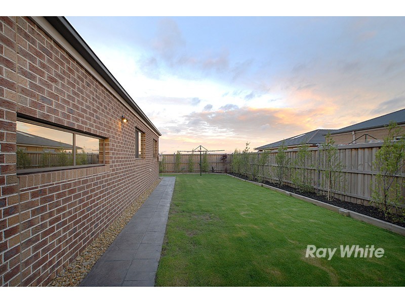 197 Linsell Boulevard, Cranbourne East VIC 3977