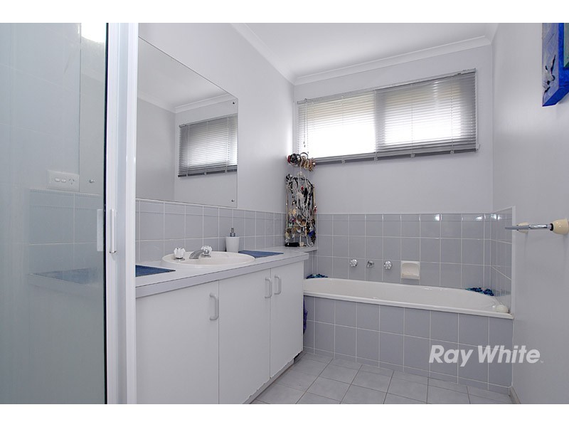 23 Gordonia Cres, Narre Warren VIC 3805