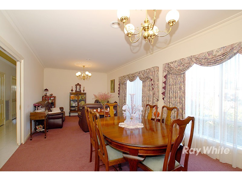 2 Moonbeam Close, Narre Warren South VIC 3805